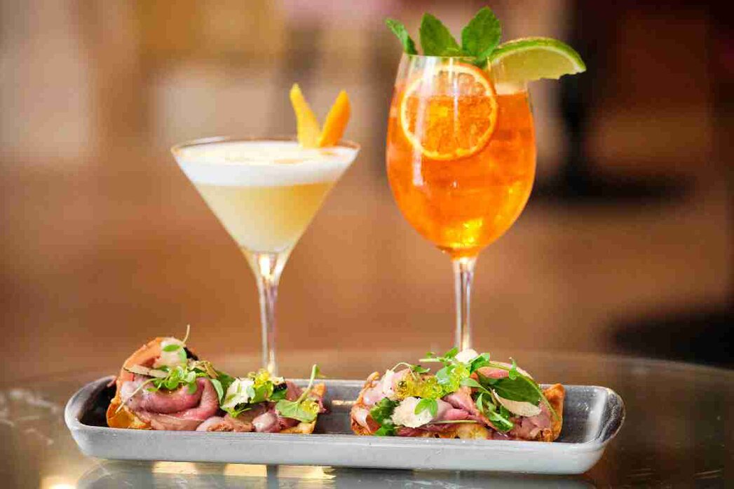 Aperitivo in giardino con musica dambiente